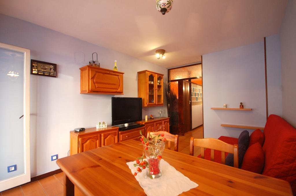 Lets Holidays Apartment Pool Terrace ตอสซาเดมาร์ ภายนอก รูปภาพ