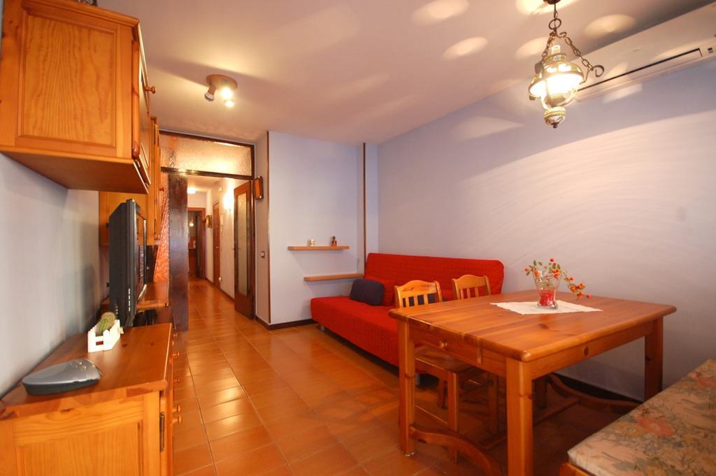Lets Holidays Apartment Pool Terrace ตอสซาเดมาร์ ภายนอก รูปภาพ